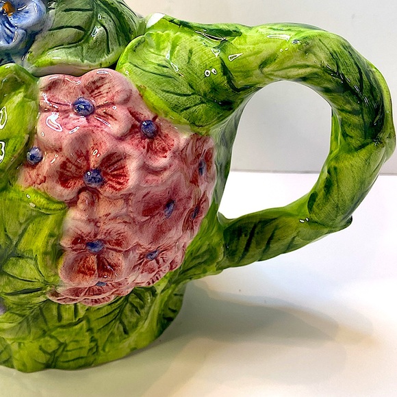 PREOWNED WORLD BAZAAR INC 3D HAND PAINTED TEA POT SMALL IMPERFECTION ON HANDLE - Picture 4 of 9